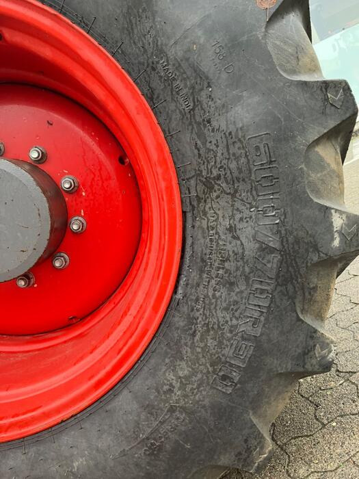 Fendt 824 Vario ProfiPlus - جرار: صورة 3 Fendt 824 Vario ProfiPlus - جرار: صورة 3