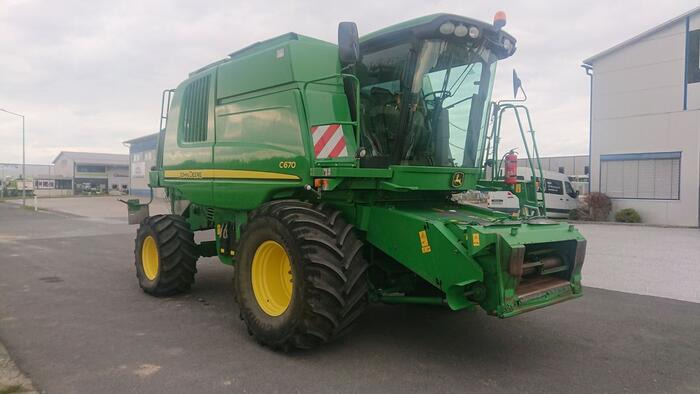 John Deere C 670 - حصادة موحَّدة: صورة 1 John Deere C 670 - حصادة موحَّدة: صورة 1