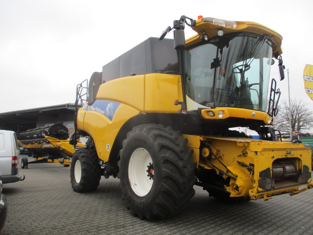New Holland CR 9060 Elevation - حصادة موحَّدة: صورة 2 New Holland CR 9060 Elevation - حصادة موحَّدة: صورة 2