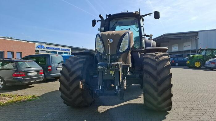 New Holland T8.275 - جرار: صورة 2 New Holland T8.275 - جرار: صورة 2