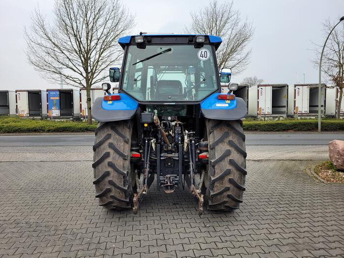 New Holland TS 115 - جرار: صورة 2 New Holland TS 115 - جرار: صورة 2