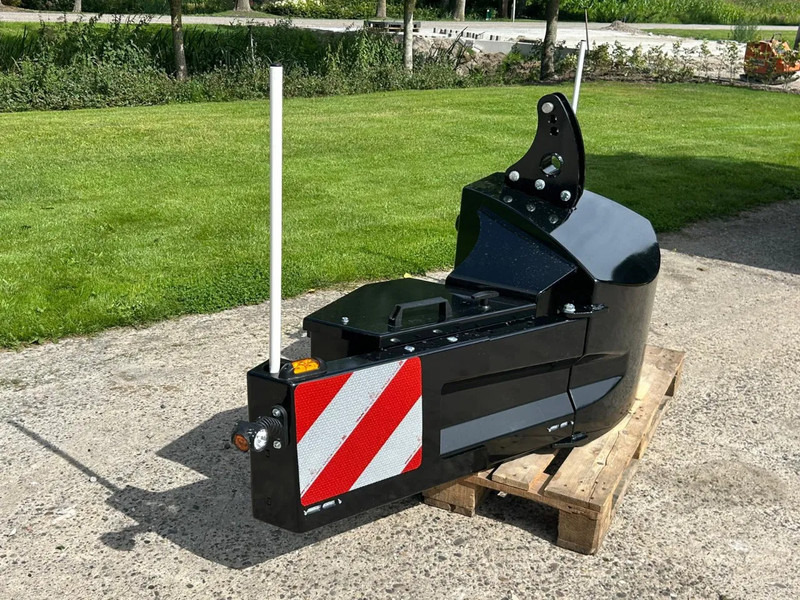 Fendt Frontbumper Frontblok Gewicht NIEUW - جرار: صورة 1 Fendt Frontbumper Frontblok Gewicht NIEUW - جرار: صورة 1