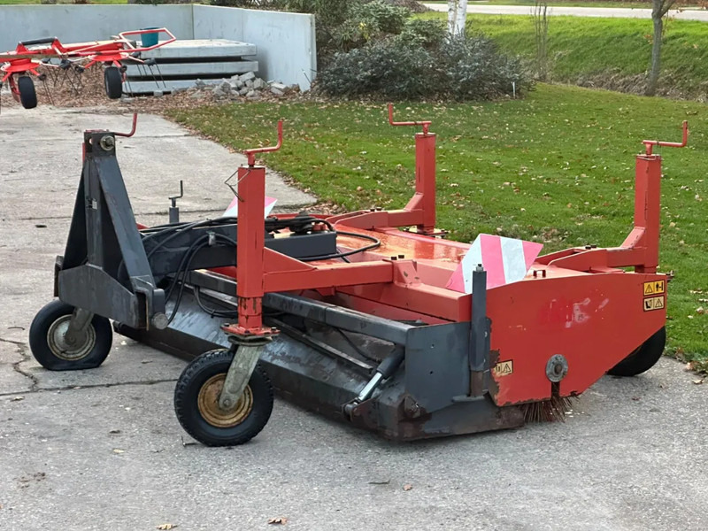 Hekamp Veegmachine met opvangbak Hydraulisch borstel - جرار: صورة 4 Hekamp Veegmachine met opvangbak Hydraulisch borstel - جرار: صورة 4