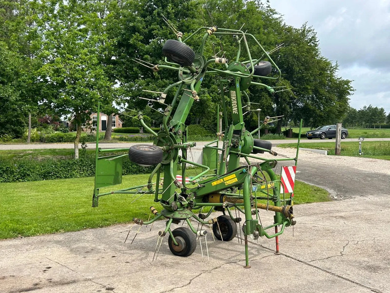 Krone KW 6.40 schudder schuilstelling hooibouw 6 elements - آلة تيبيس العشب/ آلة جمع العشب: صورة 1 Krone KW 6.40 schudder schuilstelling hooibouw 6 elements - آلة تيبيس العشب/ آلة جمع العشب: صورة 1