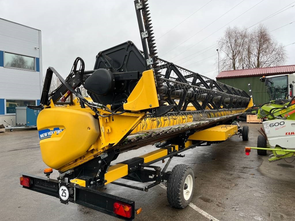 حصادة موحَّدة New Holland CR 9.90: صورة 13