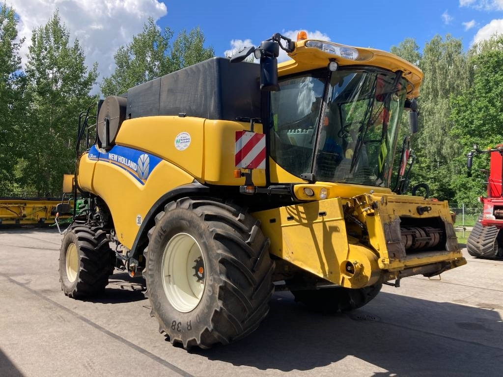 New Holland CR 9090 - حصادة موحَّدة: صورة 1 New Holland CR 9090 - حصادة موحَّدة: صورة 1