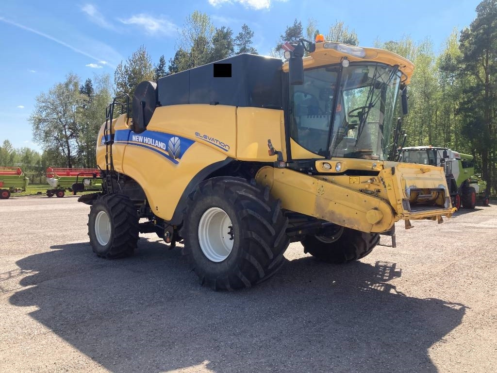 حصادة موحَّدة New Holland CX 8070: صورة 7