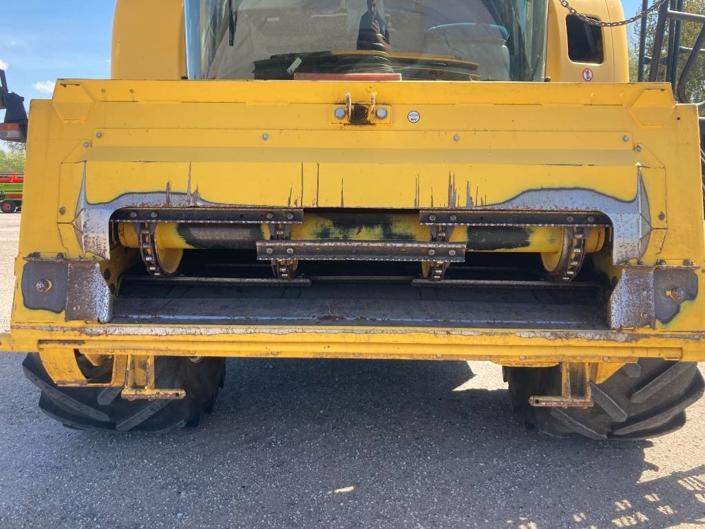 حصادة موحَّدة New Holland CX 8070: صورة 9