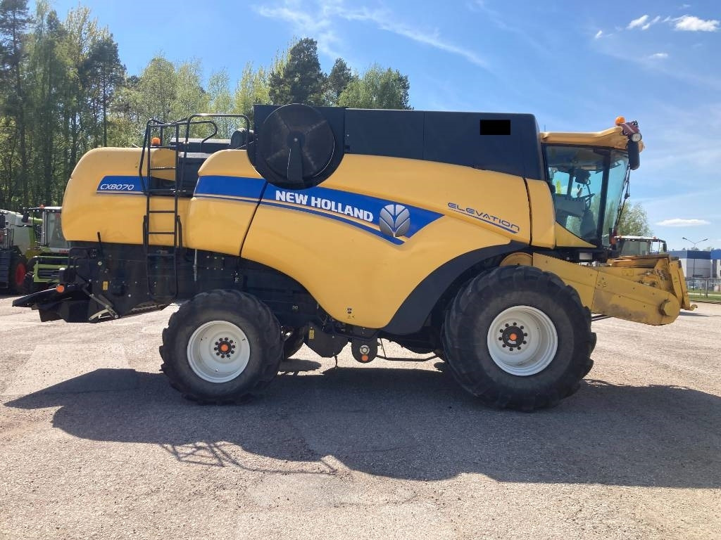 حصادة موحَّدة New Holland CX 8070: صورة 6