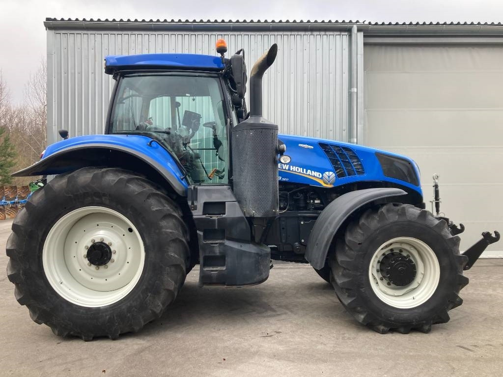 New Holland T 8.320 AC - جرار: صورة 2 New Holland T 8.320 AC - جرار: صورة 2
