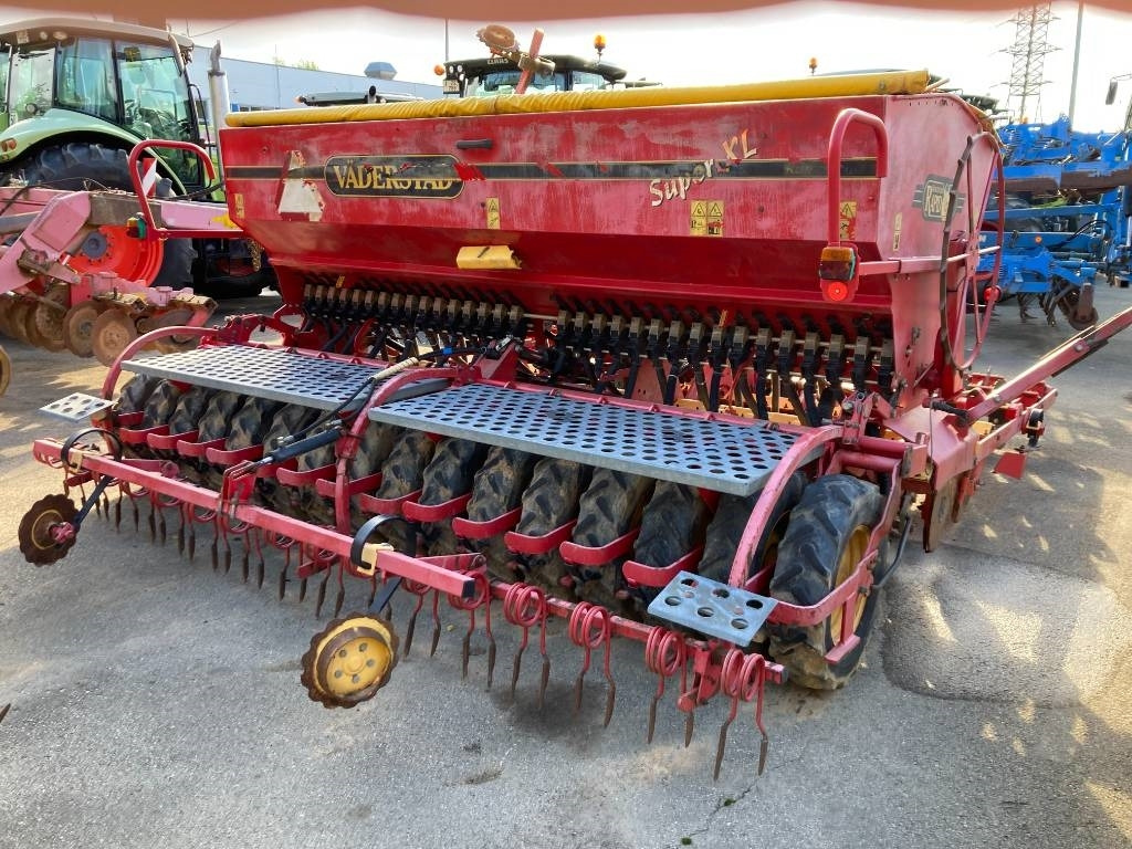 Vaderstad Rapid 400C - آلة البذار متعددة الوظائف: صورة 4 Vaderstad Rapid 400C - آلة البذار متعددة الوظائف: صورة 4
