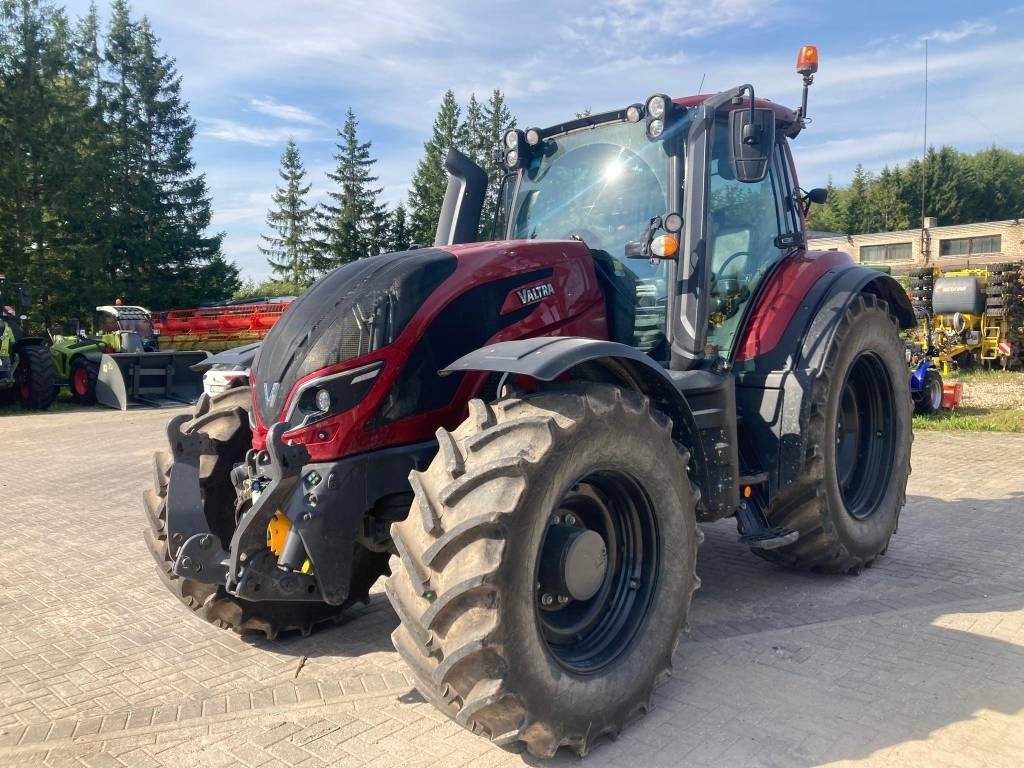 Valtra T 254 V - جرار: صورة 1 Valtra T 254 V - جرار: صورة 1