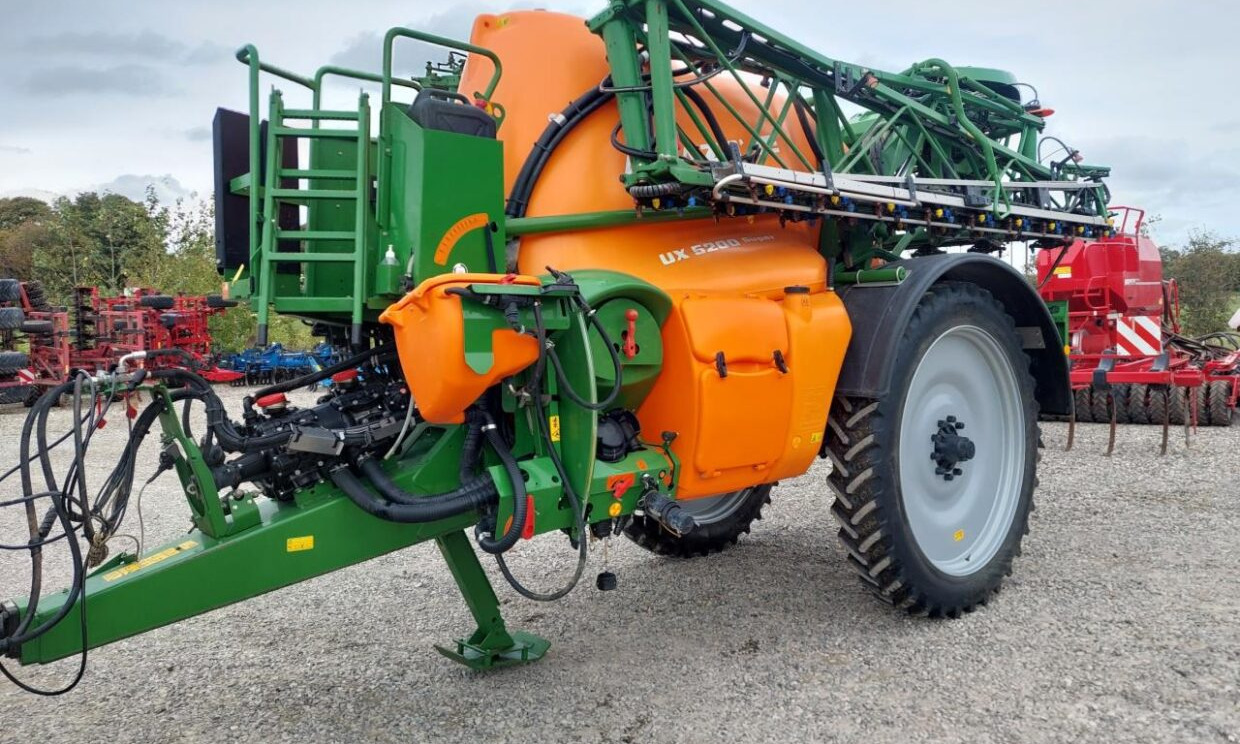 Amazone UX 5200 - 28m med Ama-Select - بخاخ مقطورة: صورة 1 Amazone UX 5200 - 28m med Ama-Select - بخاخ مقطورة: صورة 1