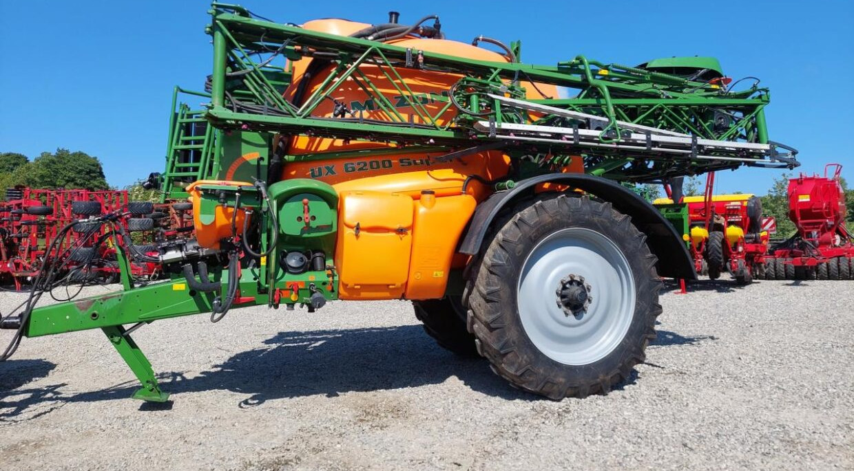 Amazone UX 6200 SUPER - 36-30-24m - بخاخ مقطورة: صورة 1 Amazone UX 6200 SUPER - 36-30-24m - بخاخ مقطورة: صورة 1