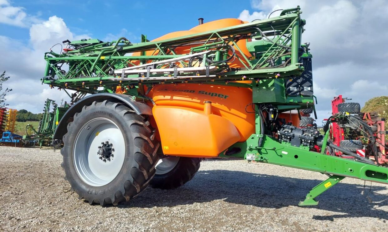 Amazone UX 6200 Super 36-24m med GPS - بخاخ مقطورة: صورة 1 Amazone UX 6200 Super 36-24m med GPS - بخاخ مقطورة: صورة 1