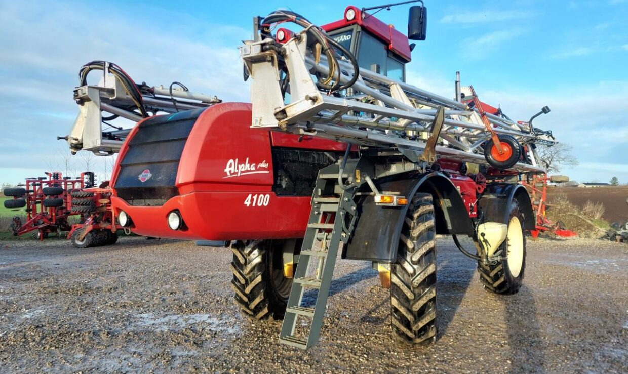 Hardi Alpha Plus 4100 - 36m med GPS - بخاخ ذاتية الدفع: صورة 3 Hardi Alpha Plus 4100 - 36m med GPS - بخاخ ذاتية الدفع: صورة 3