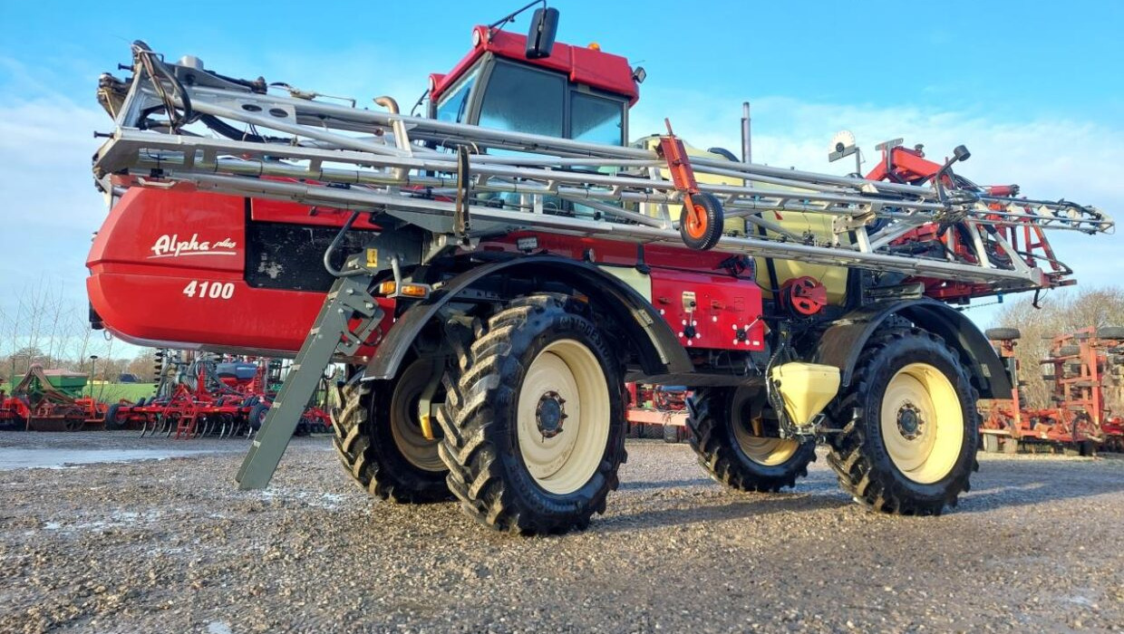 Hardi Alpha Plus 4100 - 36m med GPS - بخاخ ذاتية الدفع: صورة 1 Hardi Alpha Plus 4100 - 36m med GPS - بخاخ ذاتية الدفع: صورة 1