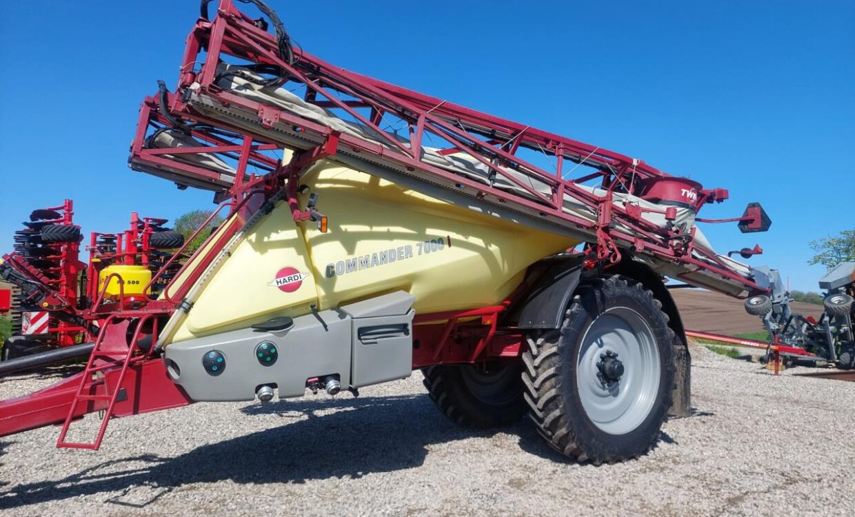 Hardi Commander 7000i - 28m Twin - بخاخ مقطورة: صورة 1 Hardi Commander 7000i - 28m Twin - بخاخ مقطورة: صورة 1