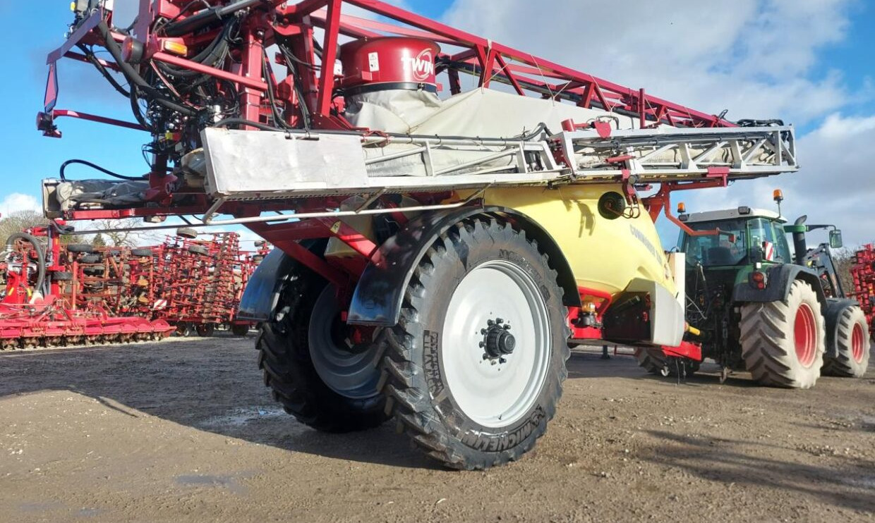Hardi Commander 7000i - 36 m Twin - بخاخ مقطورة: صورة 3 Hardi Commander 7000i - 36 m Twin - بخاخ مقطورة: صورة 3