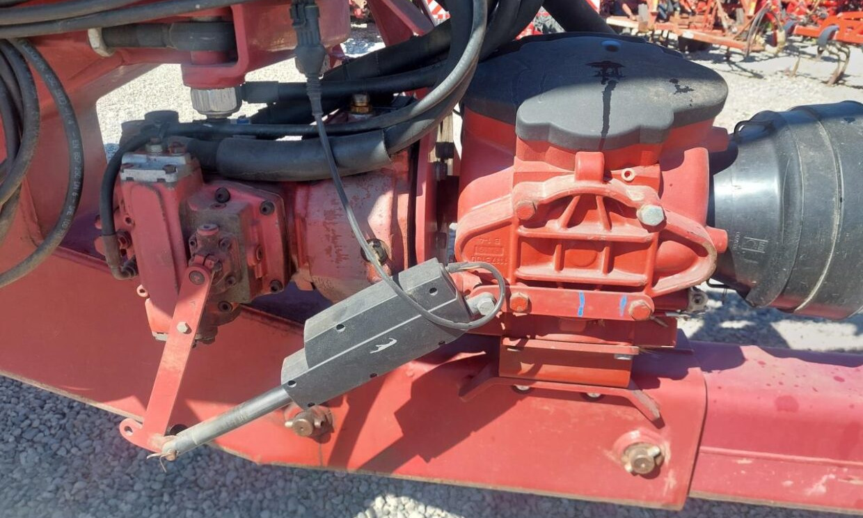 Hardi Commander Plus 4200 - 28m Twin - بخاخ مقطورة: صورة 5 Hardi Commander Plus 4200 - 28m Twin - بخاخ مقطورة: صورة 5