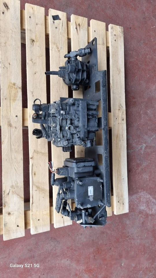 KNORR-BREMSE Knorr-Bremse AIR DRYER Mercedes-Benz ACTROS MP4 - صمام الفرامل - شاحنة: صورة 4 KNORR-BREMSE Knorr-Bremse AIR DRYER Mercedes-Benz ACTROS MP4 - صمام الفرامل - شاحنة: صورة 4