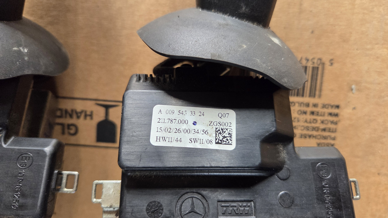 MERCEDES-BENZ ACTROS MP4 - مفتاح عمود التوجيه - شاحنة: صورة 2 MERCEDES-BENZ ACTROS MP4 - مفتاح عمود التوجيه - شاحنة: صورة 2