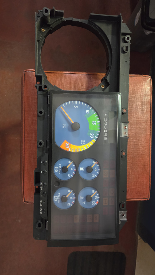 MERCEDES-BENZ INSTRUMENT PANEL MERCEDES ATEGO - لوحة القيادة - شاحنة: صورة 2 MERCEDES-BENZ INSTRUMENT PANEL MERCEDES ATEGO - لوحة القيادة - شاحنة: صورة 2