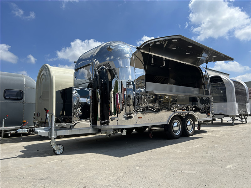 Smash Burger Food Truck Taste of Europe Food Truck: Wood-Fired Pizza, German Sausages & French Crepes - مقطورة بيع ( الأغذية): صورة 2 Smash Burger Food Truck Taste of Europe Food Truck: Wood-Fired Pizza, German Sausages & French Crepes - مقطورة بيع ( الأغذية): صورة 2
