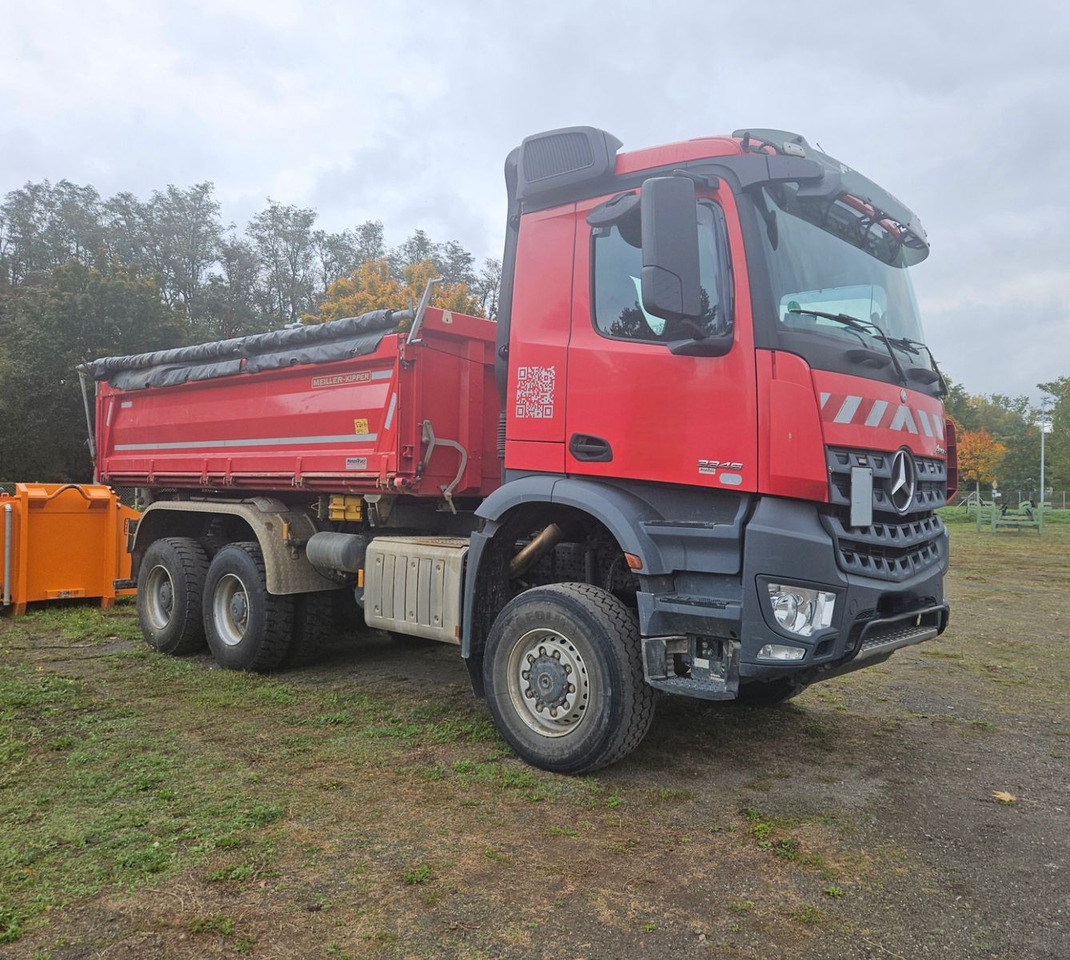 Mercedes-Benz Arocs 3346 6x6 Dreiseitenkipper mit Bordmatik - شاحنة قلاب: صورة 4 Mercedes-Benz Arocs 3346 6x6 Dreiseitenkipper mit Bordmatik - شاحنة قلاب: صورة 4