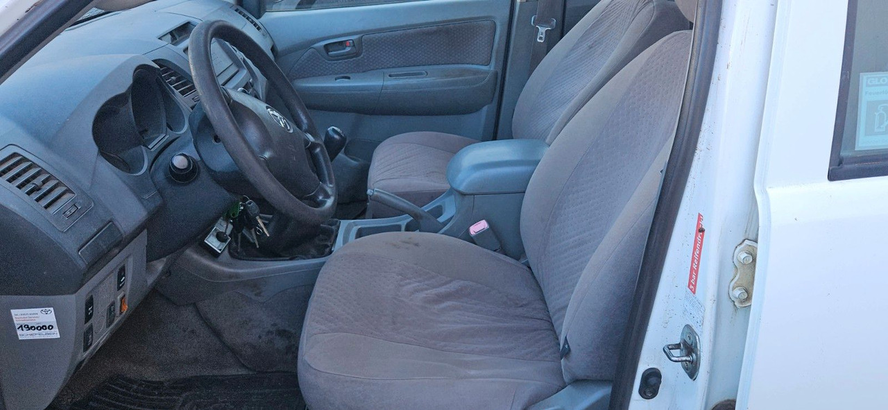 Toyota Hilux Double Cab 4x4 - سيارة دفع رباعي: صورة 5 Toyota Hilux Double Cab 4x4 - سيارة دفع رباعي: صورة 5