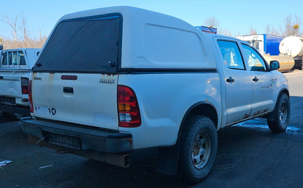 Toyota Hilux Double Cab 4x4 - سيارة دفع رباعي: صورة 3 Toyota Hilux Double Cab 4x4 - سيارة دفع رباعي: صورة 3