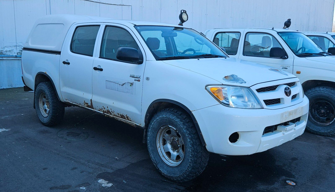 Toyota Hilux Double Cab 4x4 - سيارة دفع رباعي: صورة 2 Toyota Hilux Double Cab 4x4 - سيارة دفع رباعي: صورة 2