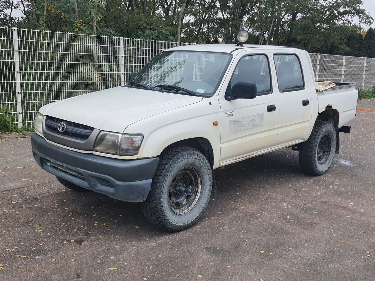 Toyota Hilux Double Cab 4x4 - سيارة دفع رباعي: صورة 2 Toyota Hilux Double Cab 4x4 - سيارة دفع رباعي: صورة 2