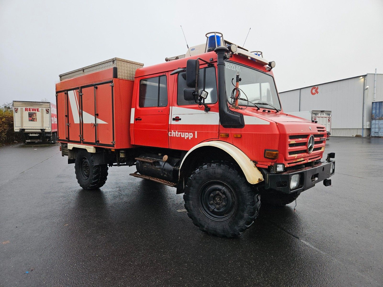 Unimog U4000 4x4 DOKA Tanklöschfahrzeug Feuerwehr - شاحنة صهريج: صورة 1 Unimog U4000 4x4 DOKA Tanklöschfahrzeug Feuerwehr - شاحنة صهريج: صورة 1