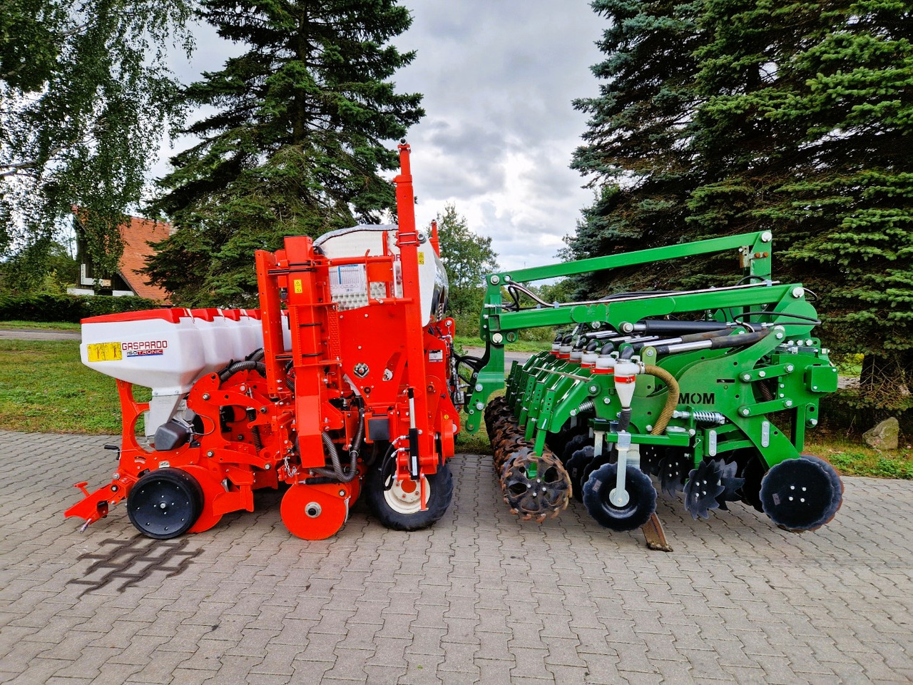 MASCHIO GASPARDO + Moretto MOM MAGA 6R + Strip Hawk - آلة نثر البذور الدقيقة: صورة 1 MASCHIO GASPARDO + Moretto MOM MAGA 6R + Strip Hawk - آلة نثر البذور الدقيقة: صورة 1