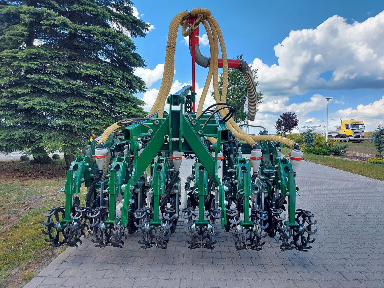 Moretto MOM Strip Hawk 6 - آلة البذار متعددة الوظائف: صورة 5 Moretto MOM Strip Hawk 6 - آلة البذار متعددة الوظائف: صورة 5