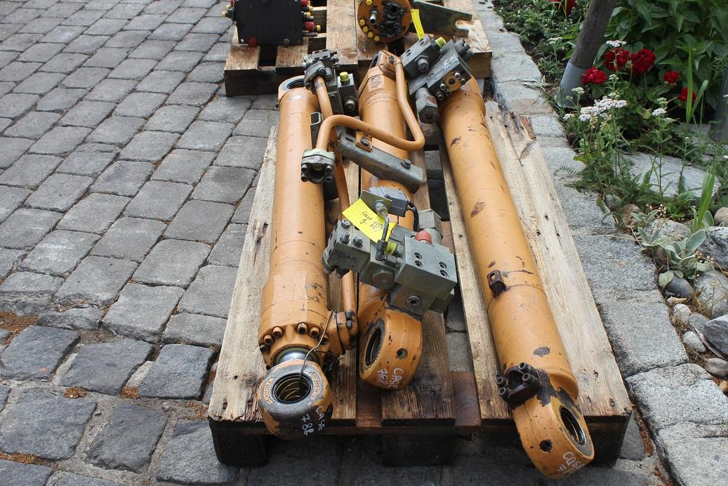 Case 788 LC - اسطوانة هيدروليكية - آلات البناء: صورة 3 Case 788 LC - اسطوانة هيدروليكية - آلات البناء: صورة 3