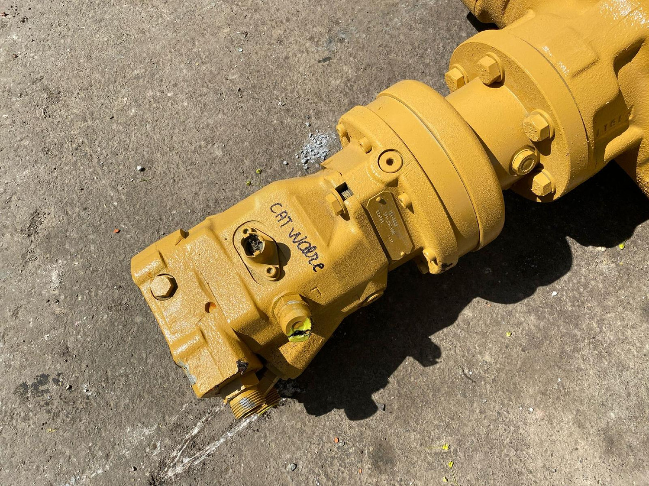 Caterpillar Walzenzug - المحور و قطع الغيار - آلات البناء: صورة 2 Caterpillar Walzenzug - المحور و قطع الغيار - آلات البناء: صورة 2