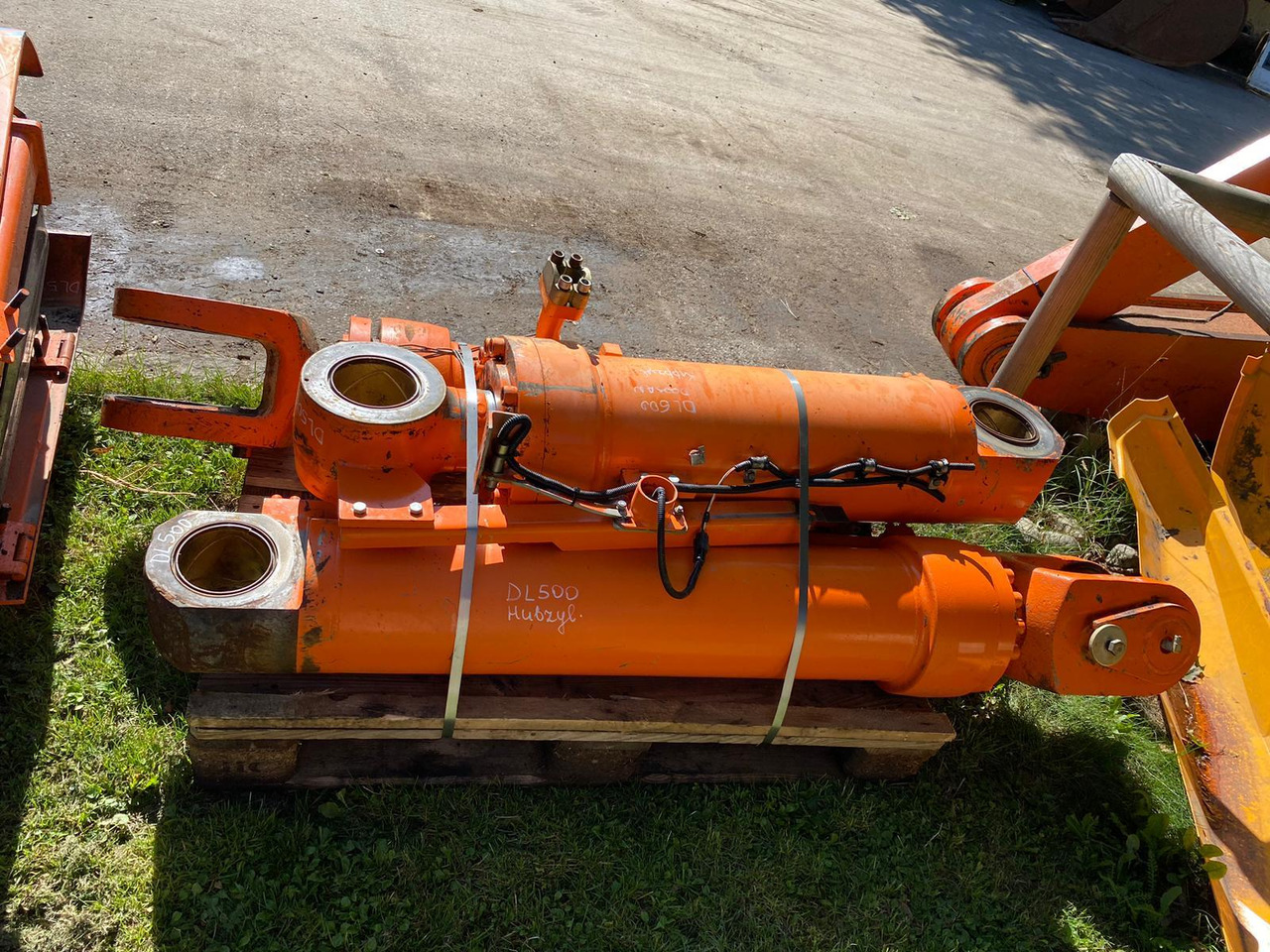 Doosan DL 500 - اسطوانة هيدروليكية - آلات البناء: صورة 5 Doosan DL 500 - اسطوانة هيدروليكية - آلات البناء: صورة 5