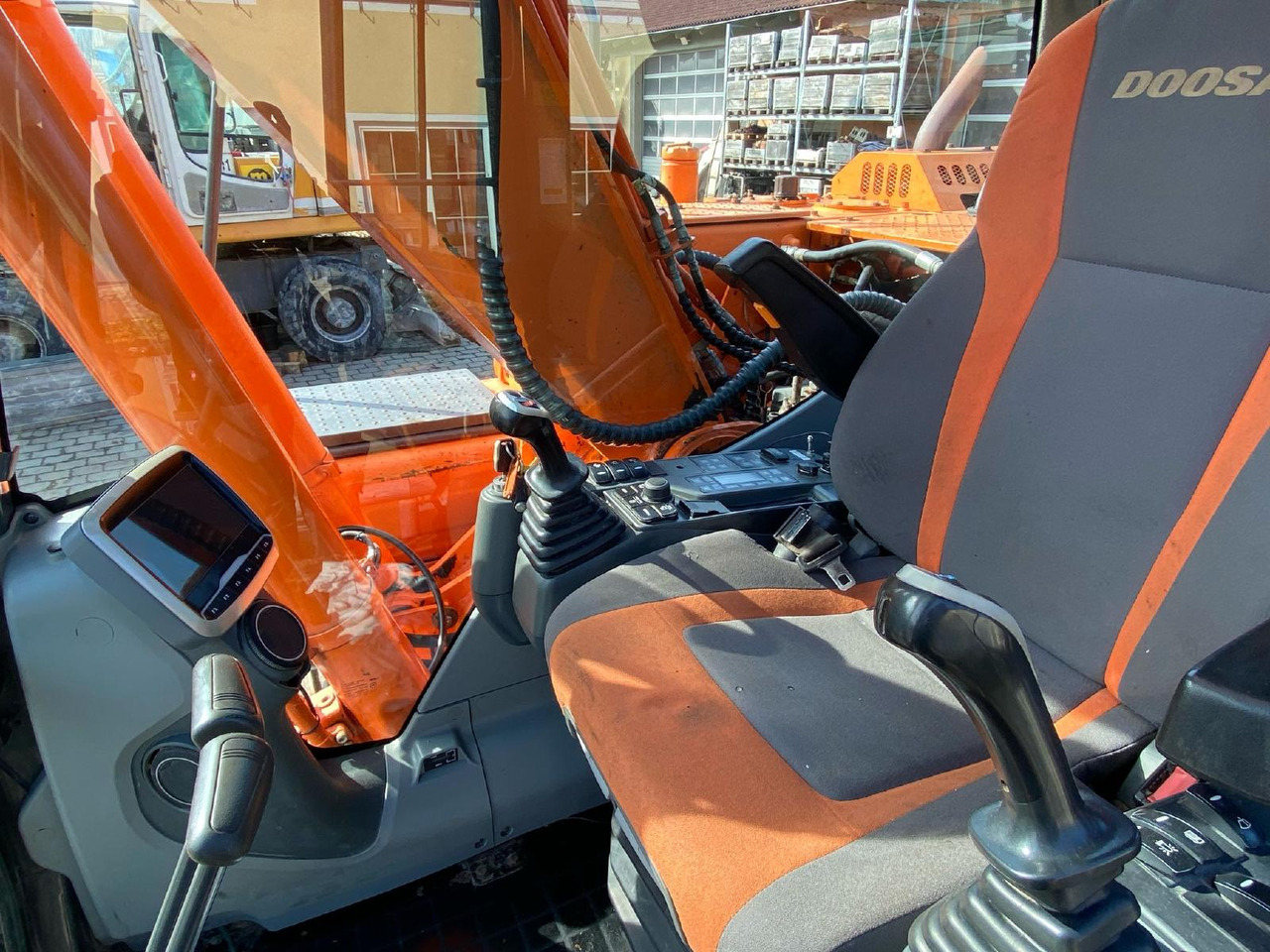 Doosan DX 180 LC -3 - حفار زحاف: صورة 5 Doosan DX 180 LC -3 - حفار زحاف: صورة 5
