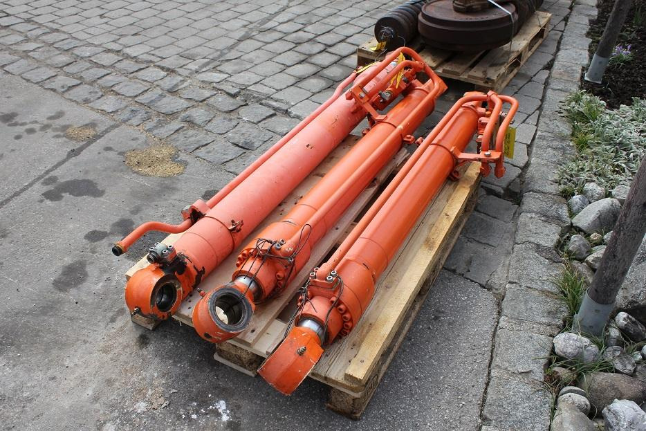 Fiat-Hitachi EX 165 - اسطوانة هيدروليكية - آلات البناء: صورة 3 Fiat-Hitachi EX 165 - اسطوانة هيدروليكية - آلات البناء: صورة 3