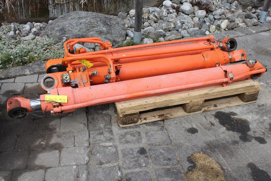 Fiat-Hitachi EX 165 - اسطوانة هيدروليكية - آلات البناء: صورة 1 Fiat-Hitachi EX 165 - اسطوانة هيدروليكية - آلات البناء: صورة 1