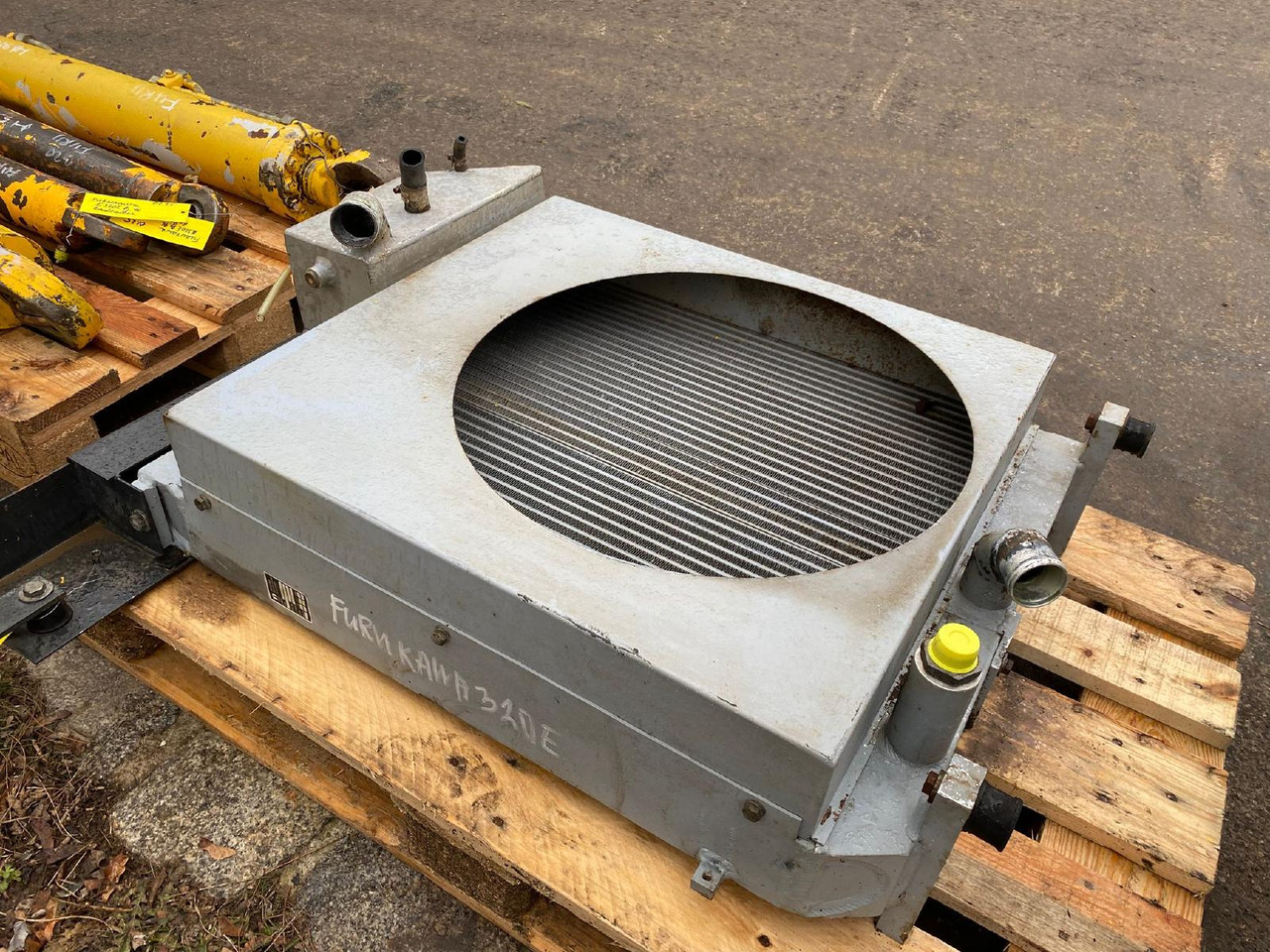 Furukawa 320 E - نظام التبريد - آلات البناء: صورة 4 Furukawa 320 E - نظام التبريد - آلات البناء: صورة 4