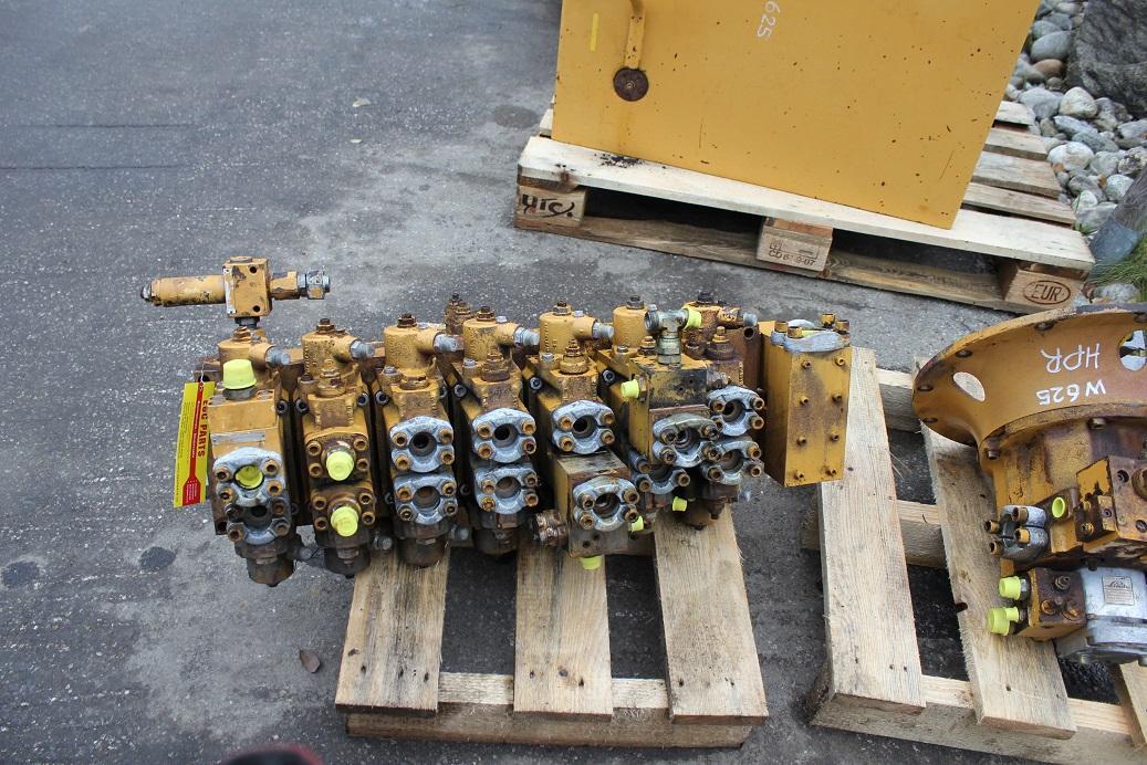 Furukawa W 625 - صمام هيدروليكي - آلات البناء: صورة 3 Furukawa W 625 - صمام هيدروليكي - آلات البناء: صورة 3