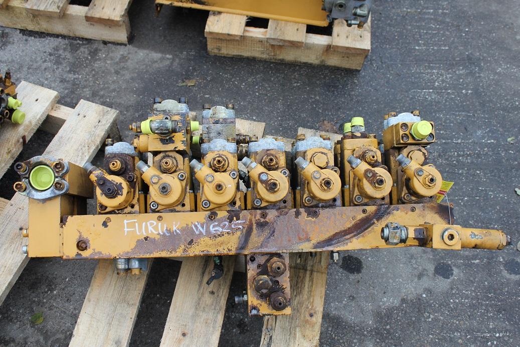 Furukawa W 625 - صمام هيدروليكي - آلات البناء: صورة 1 Furukawa W 625 - صمام هيدروليكي - آلات البناء: صورة 1