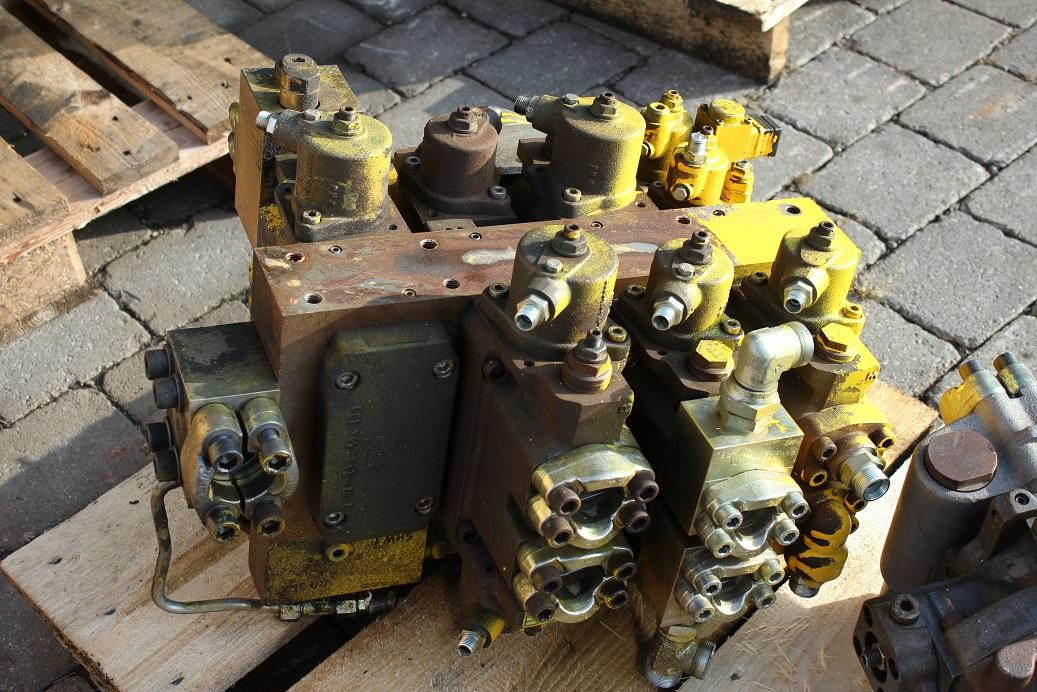 Furukawa W 735 - صمام هيدروليكي - آلات البناء: صورة 3 Furukawa W 735 - صمام هيدروليكي - آلات البناء: صورة 3