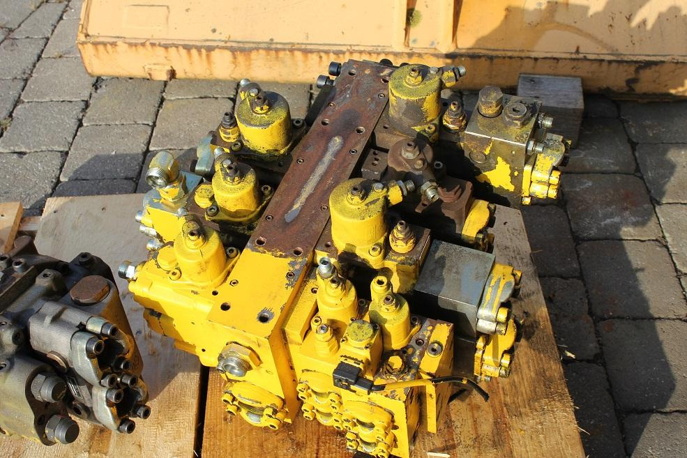 Furukawa W 735 - صمام هيدروليكي - آلات البناء: صورة 2 Furukawa W 735 - صمام هيدروليكي - آلات البناء: صورة 2