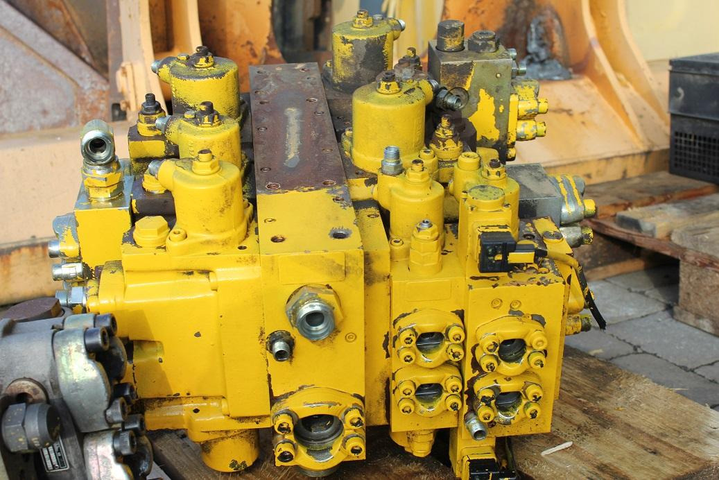 Furukawa W 735 - صمام هيدروليكي - آلات البناء: صورة 4 Furukawa W 735 - صمام هيدروليكي - آلات البناء: صورة 4