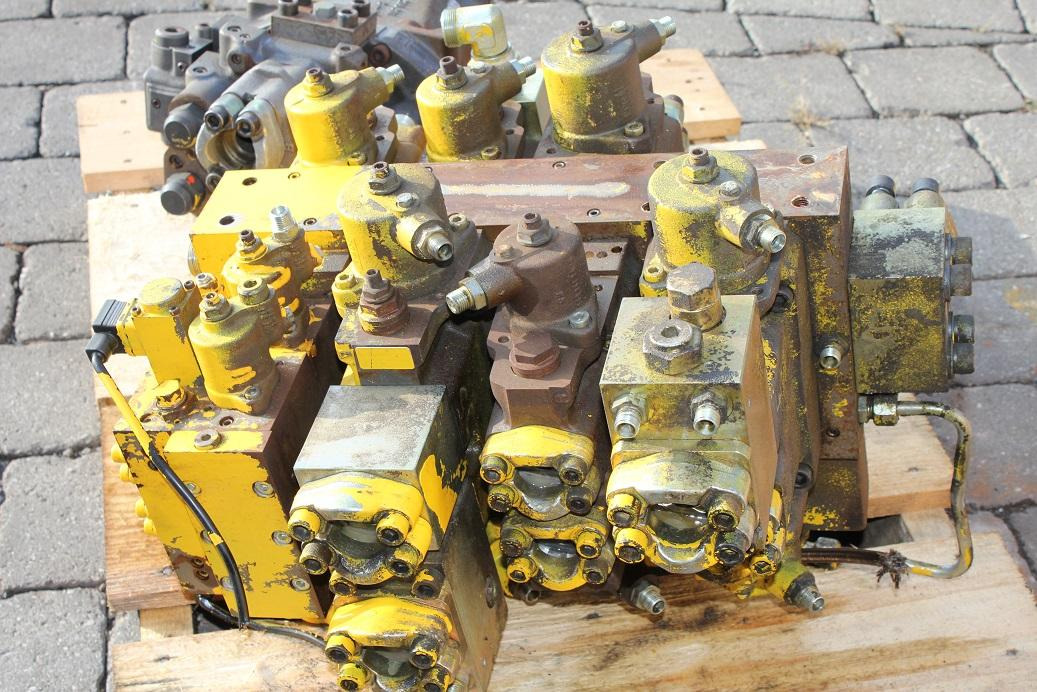 Furukawa W 735 - صمام هيدروليكي - آلات البناء: صورة 1 Furukawa W 735 - صمام هيدروليكي - آلات البناء: صورة 1