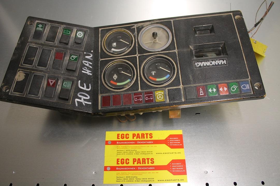 Hanomag 70 E - لوحة القيادة - آلات البناء: صورة 1 Hanomag 70 E - لوحة القيادة - آلات البناء: صورة 1